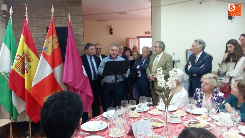 El alcalde de El Cubo leía unas palabras dedicadas a uno de sus hijos ilustres