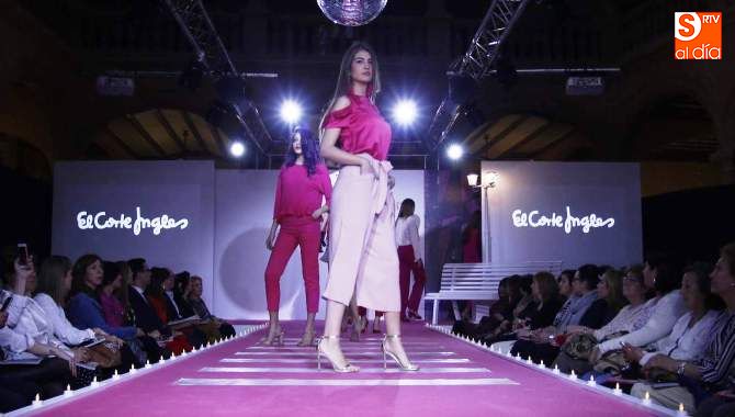 Un momento del desfile que se realizó este lunes en el Casino de Salamanca