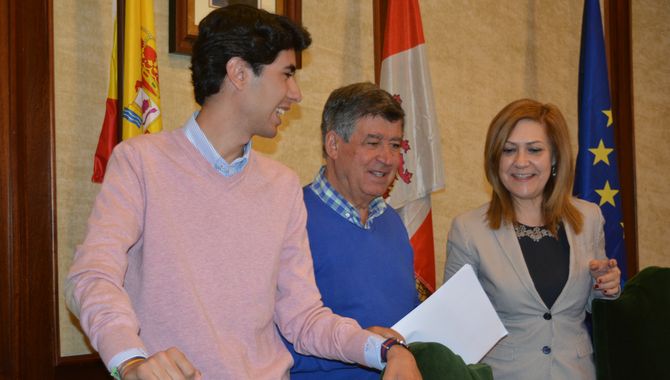 Informe del presupuesto 2016 por Ángel Orgaz, Alejo Riñones y Purificación Pozo