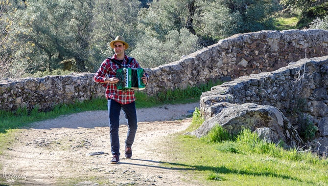 El músico salmantino disfrutó con la grabación de este videoclip en San Esteban de la Sierra / Foto de Manuel Lamas