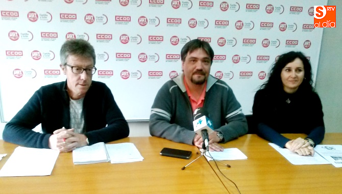 José María García Herrero, presidente del Comité de Empresa de Emersan, en el centro, junto a César Conde y Antonia Isabel Guerrero, de CCOO y UGT respectivament