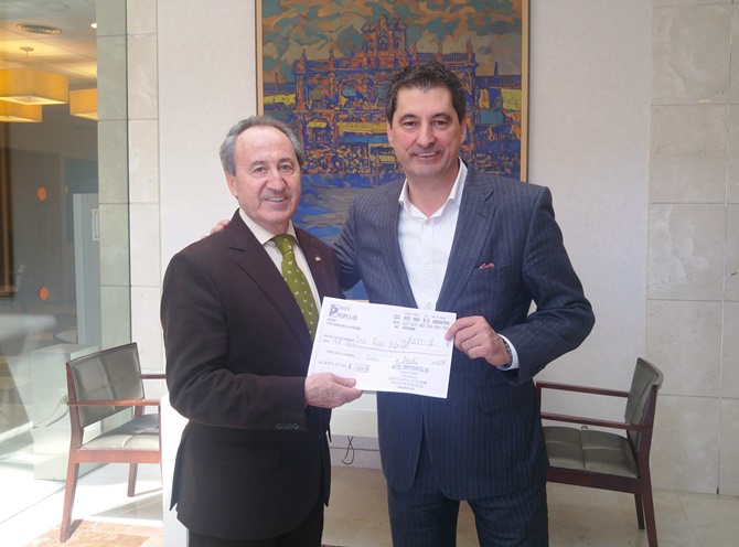 Entrega de la recaudación a Cruz Roja Salamanca