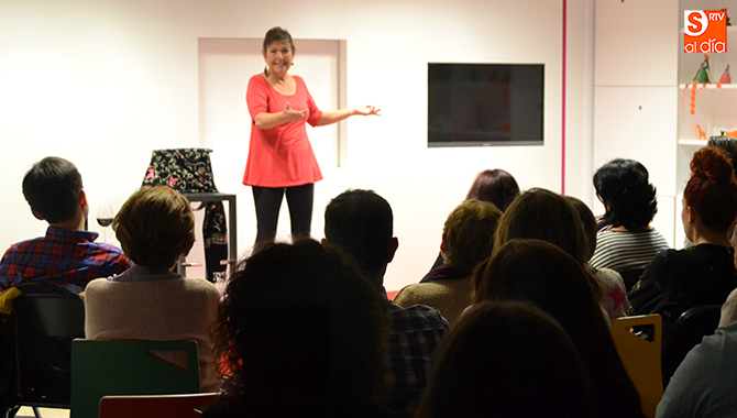 Marta Llorente ofrecía este jueves su original texto para adultos Pecado carnal