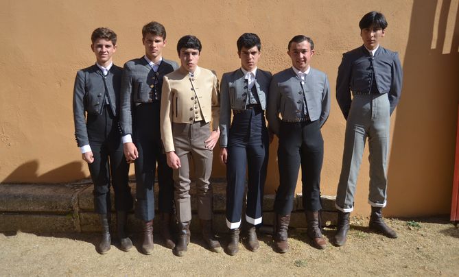 Los seis novilleros particpantes en la primera prueba del certamene