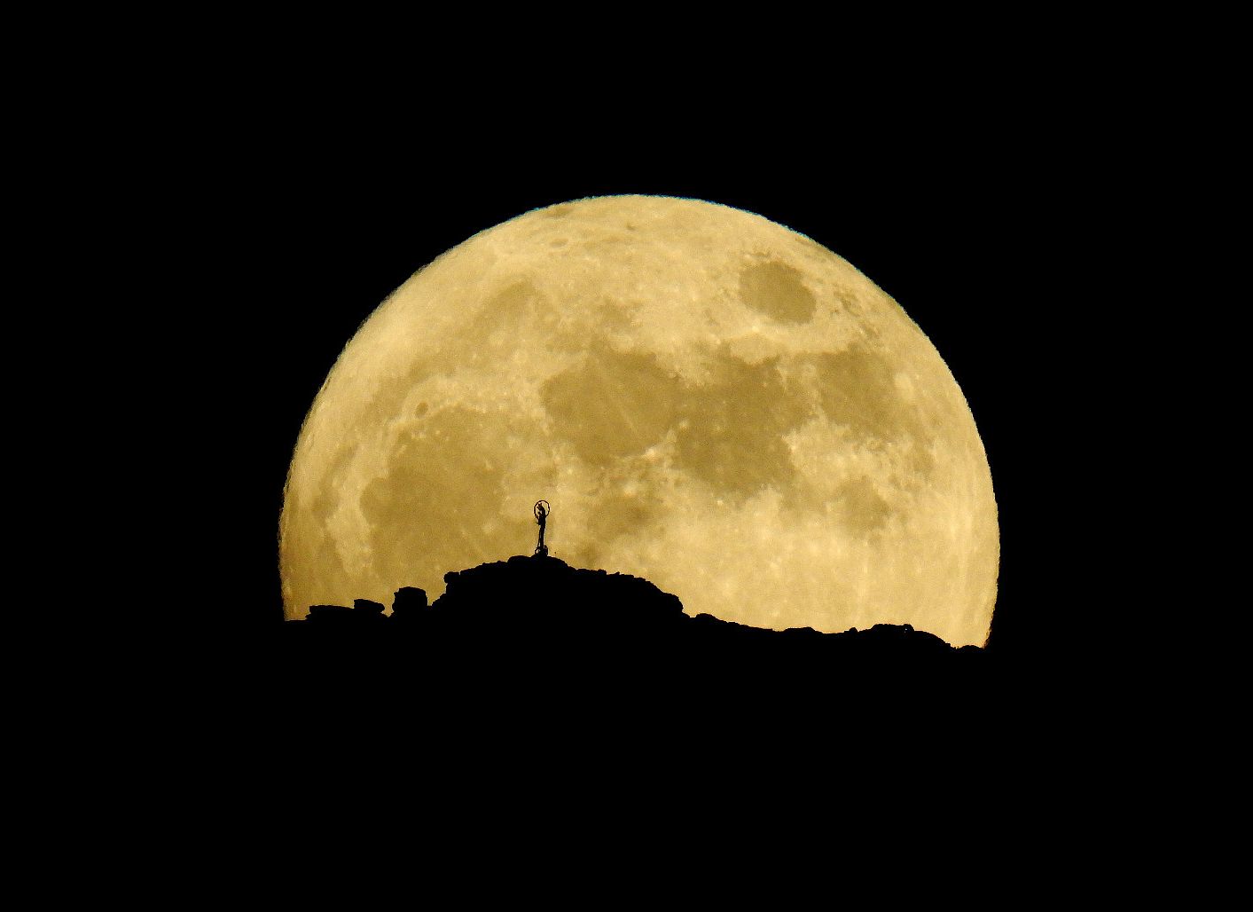 Luna llena en el Alaiz