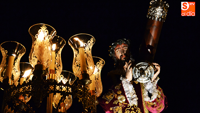 La Procesión de la Penitencia volvia a ser protagonista en las calles de Peñaranda en la madrugada de este miércoles santo