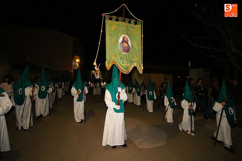 La Cofradía de la Oración al Huerto procesionó con su nuevo estandarte.