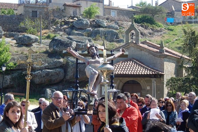 Vía Crucis con la imagen de Jesús crucificado en Ledesma