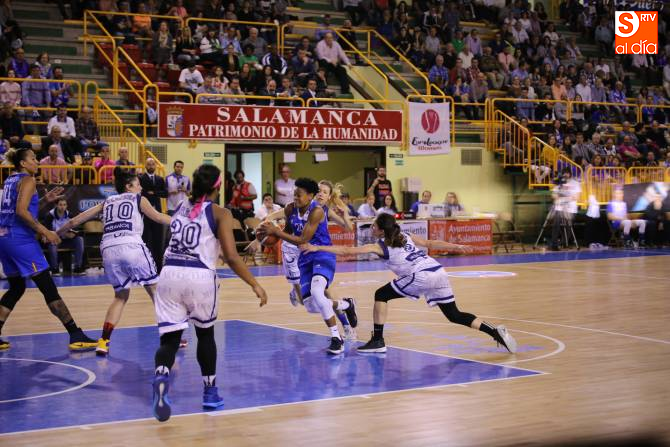 Beard entra a canasta en el partido ante Uni Ferrol
