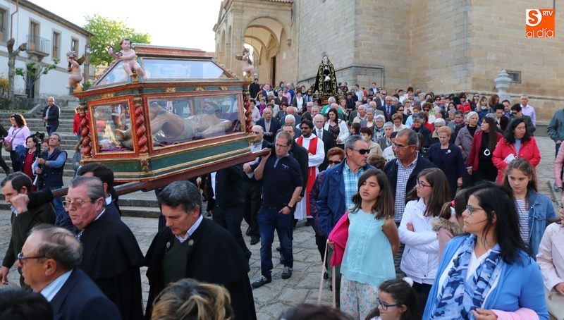 Concluido el DEscendimiento de Jesús de la cruz se celebró la procesión del Santo Entierro