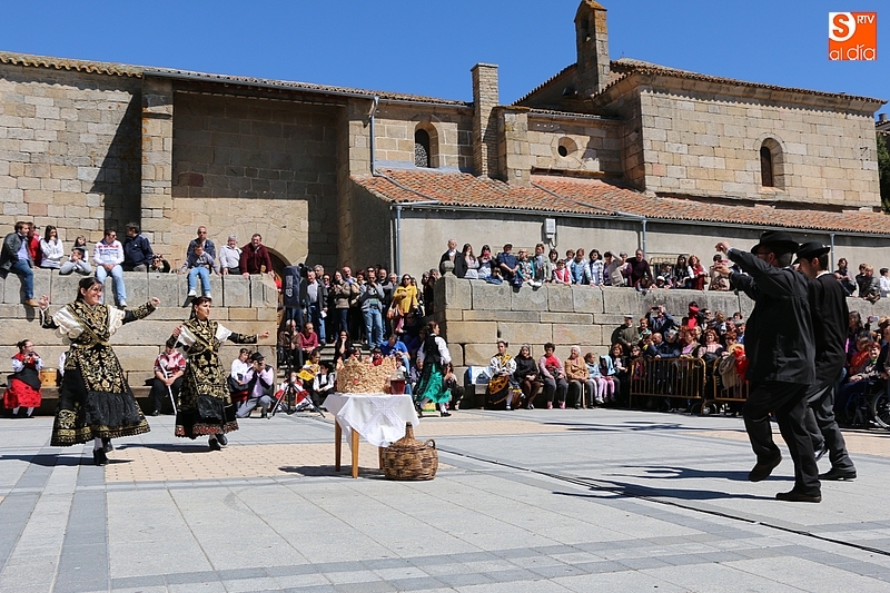 Rosca de Quintos interpretada por el grupo de folclore de Vilvestre / CORRAL