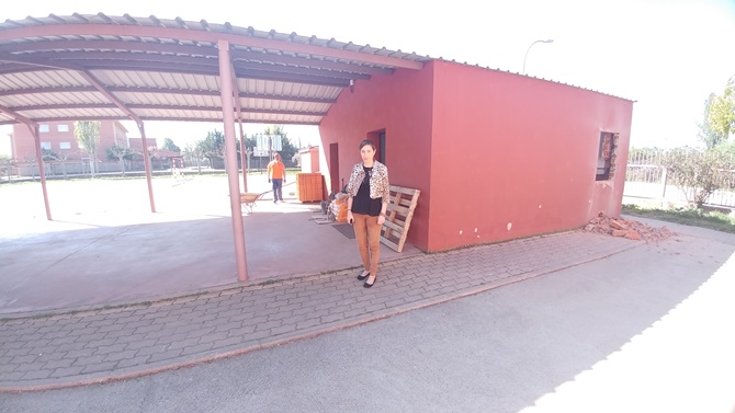 La concejala Marta Labrador durante la visita a las obras acometidas en los centros