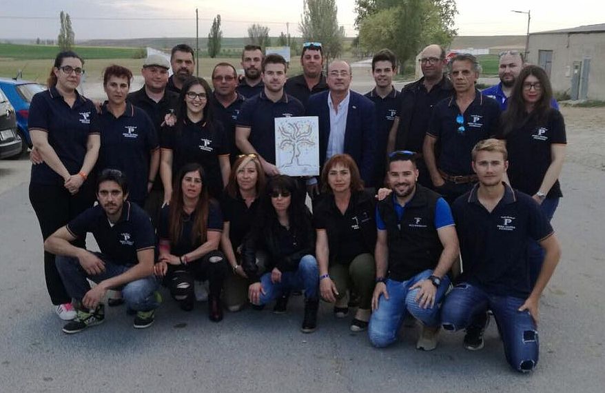 Integrantes de la ACTC junto al presidente de PYFANO