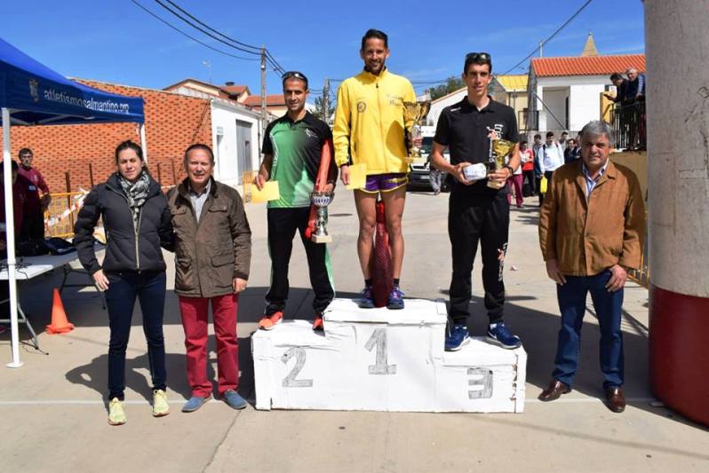 Podio masculino en la prueba celebrada en la localidad de Tardáguila