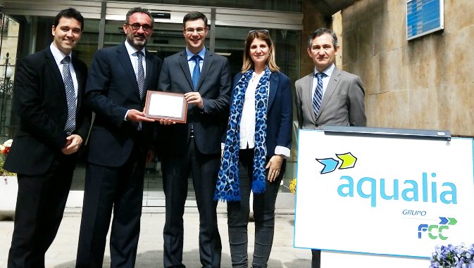 José Merino Martín, jefe de Unidad de Gestión Castilla y León Oeste, y Marta B. Ramos, técnico de Prevención de Riesgos Laborales, han recibido la placa conmemorativa de manos de Francisco Javier Toca, director autonómico de Asepeyo en Castilla y León