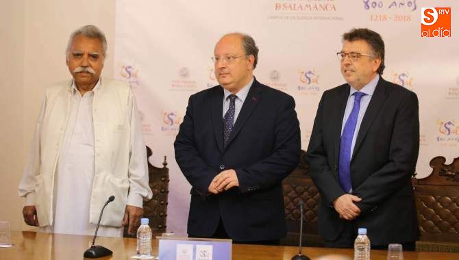 Muhammad Ehsan Ullah Khan, Enrique Cabero y Ángel Castilla, en el Rectorado