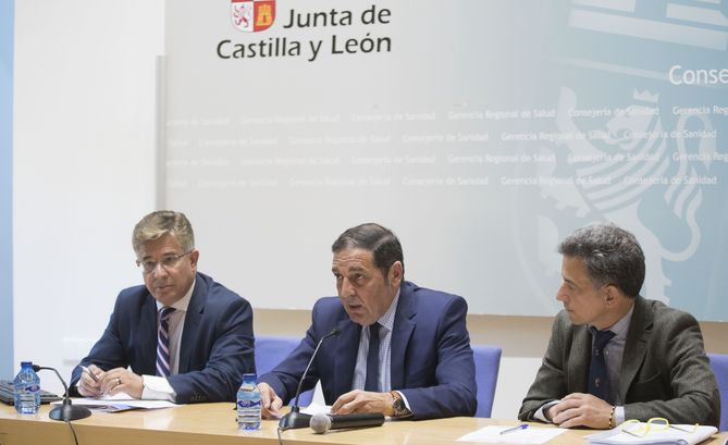 El consejero de Sanidad, Antonio María Sáez, ha informado hoy sobre los datos de lista de espera quirúrgica