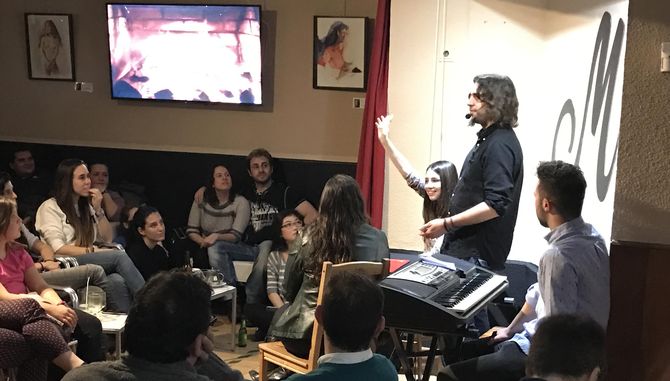 El mago salmantino estará este viernes en el Café Manolita