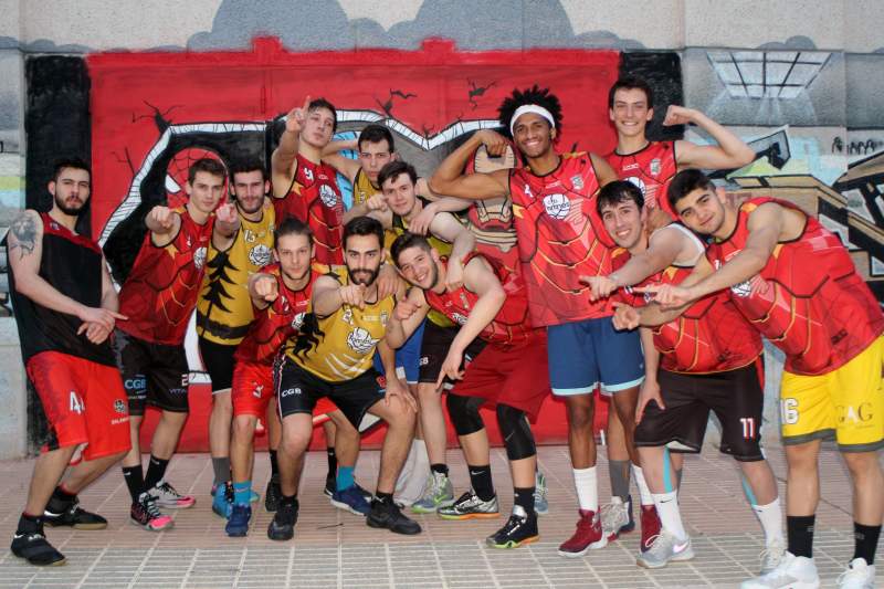 Los jugadores del Quesería La Antigua CB Tormes están confiados en la victoria