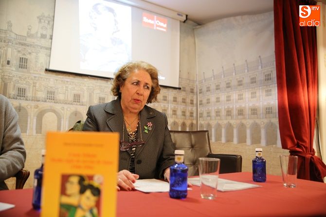 María Teresa González, durante la conferencia impartida en la Librería Santos Ochoa