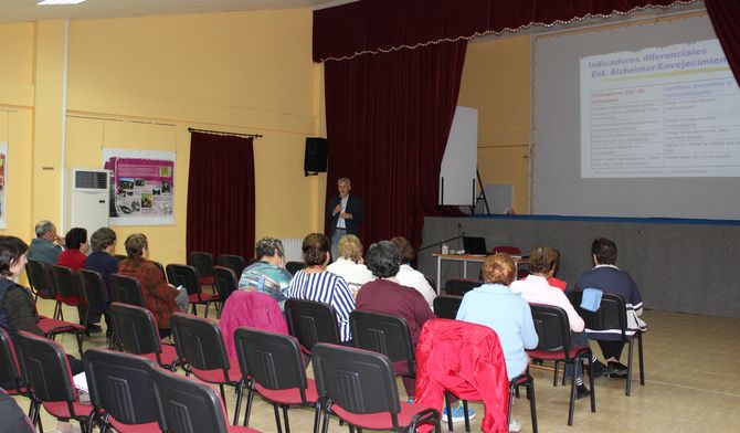 Interesante conferencia sobre los cambios en la memoria a partir de los 55 años