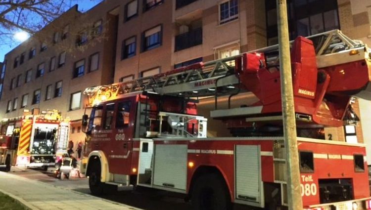 Incendio de un vehículo en un garaje comunitario del barrio del Zurguén  