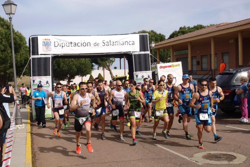 Momento de la salida del II Duatlón de Peñasola Carrascal de Barreragas