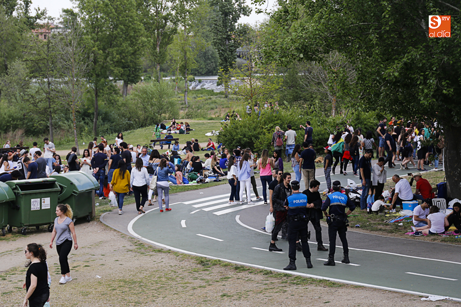 Policías locales junto al Puente Romano