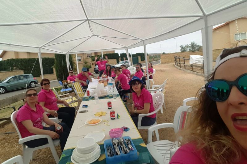 La peña La Comidita celebró el tradicional Lunes de Agua en Aldeatejada