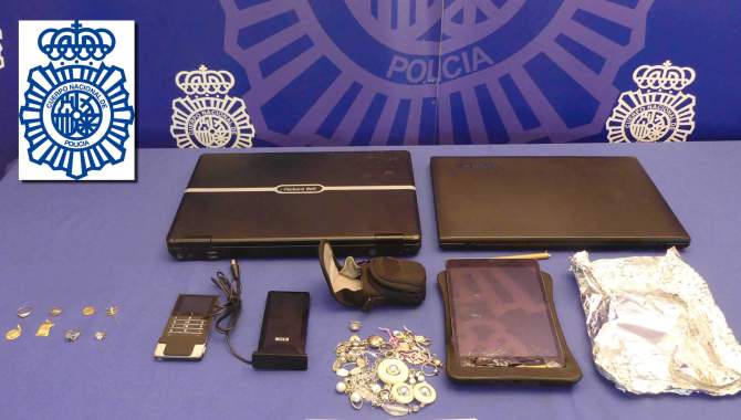 Efectos del robo perpetrado en la calle San Bruno