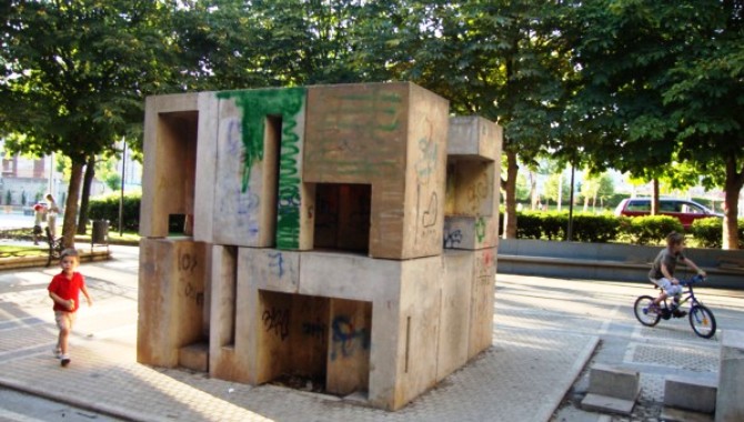 Una de las esculturas que hay en el parque Picassol