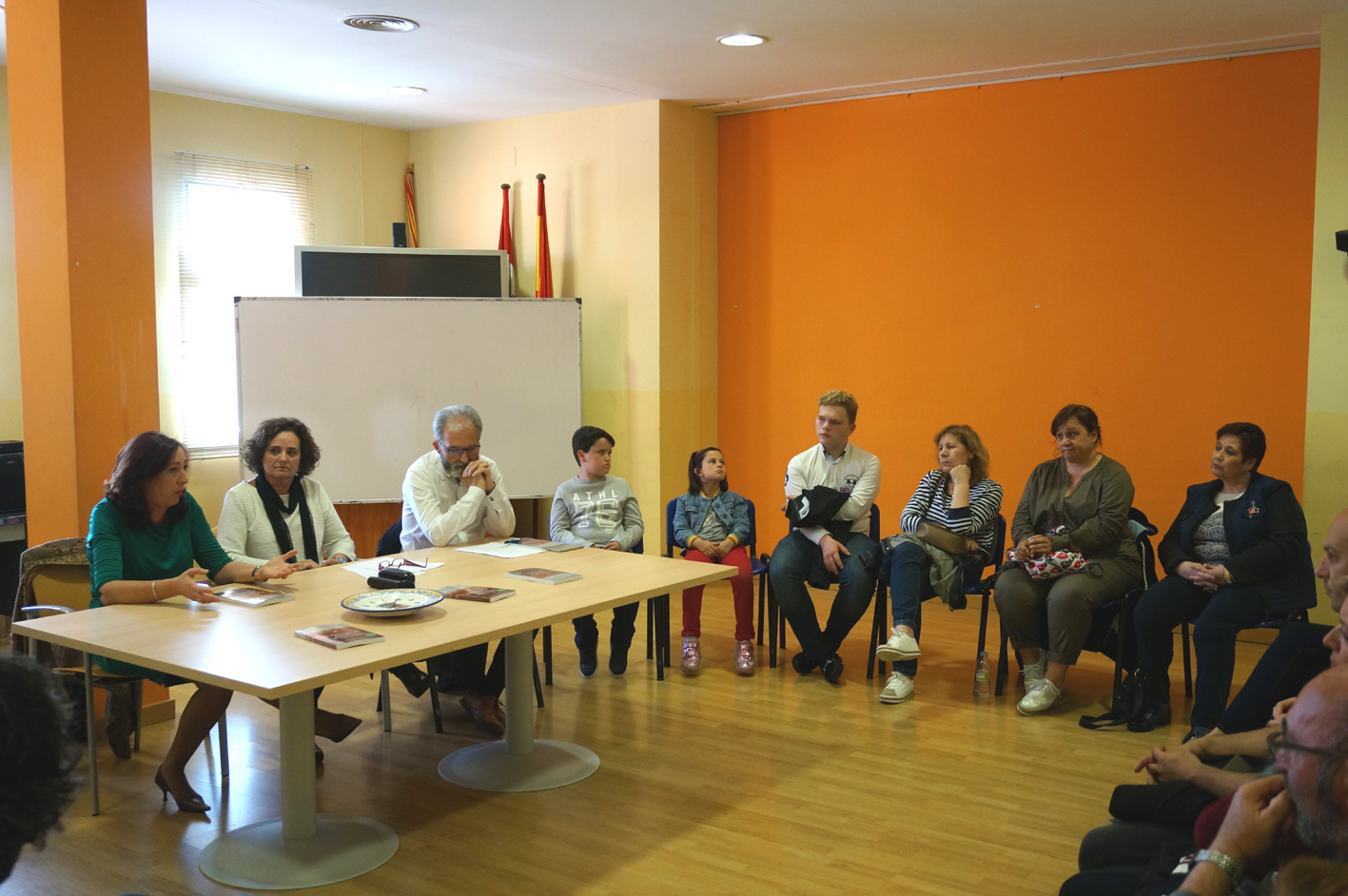 Interesante charla sobre la familia en Villares