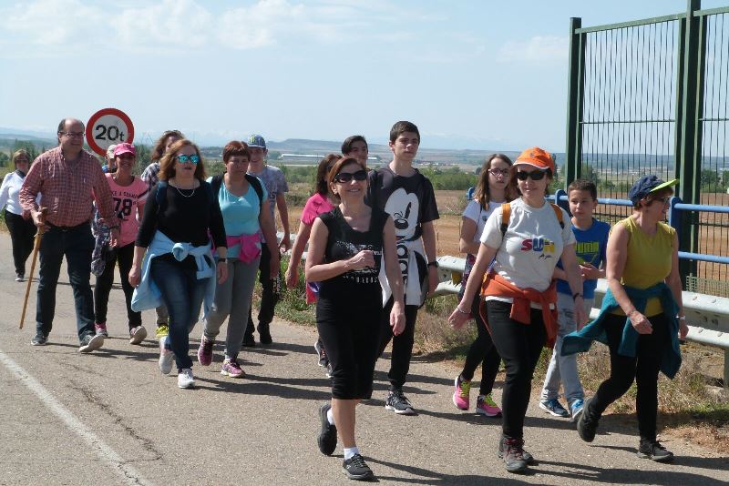 Numerosos vecinos se sumaron a la marcha | Fotografías: Marisa Rodero