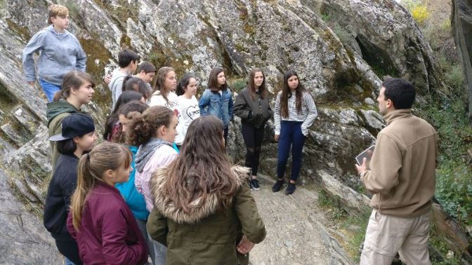 Visita guiada de los estudiante en Siega Verde