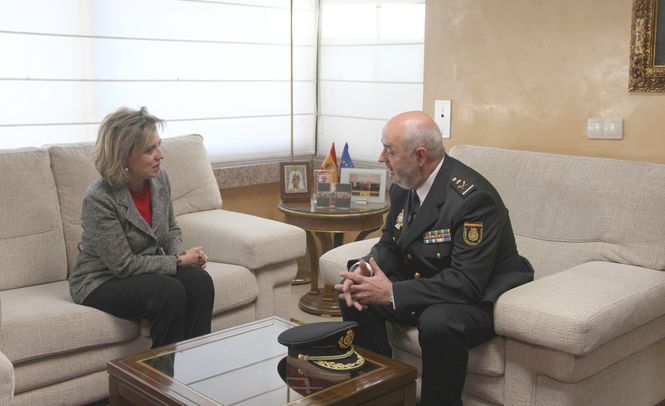 La delegada del Gobierno, María José Salgueiro, recibe a Jorge Zurita