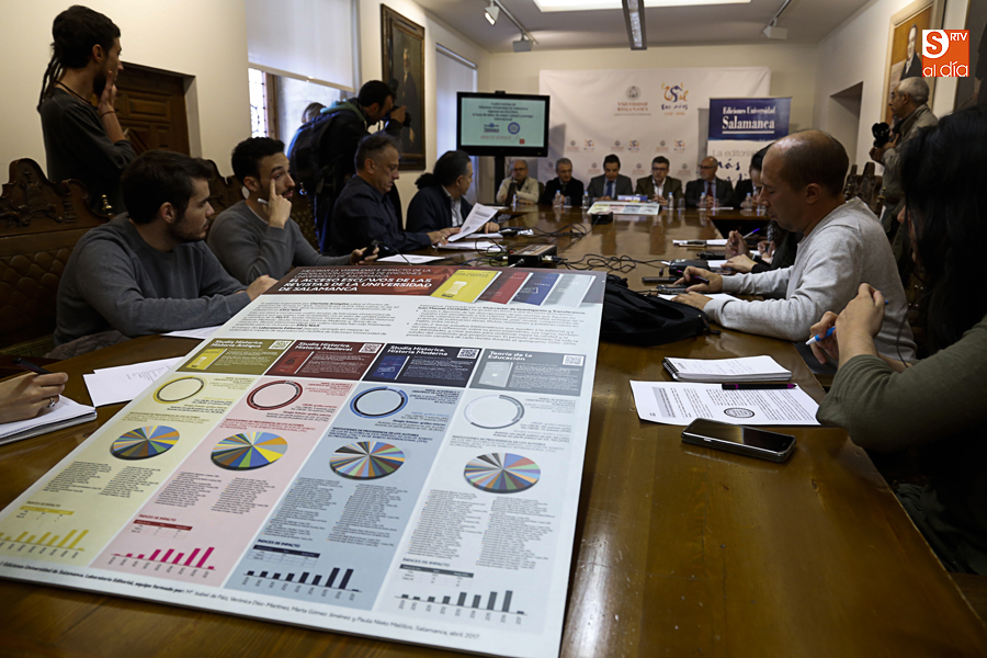 Rueda de prensa en la que se informó de la difusión de estas cuatro revistas (Foto de Álex López)