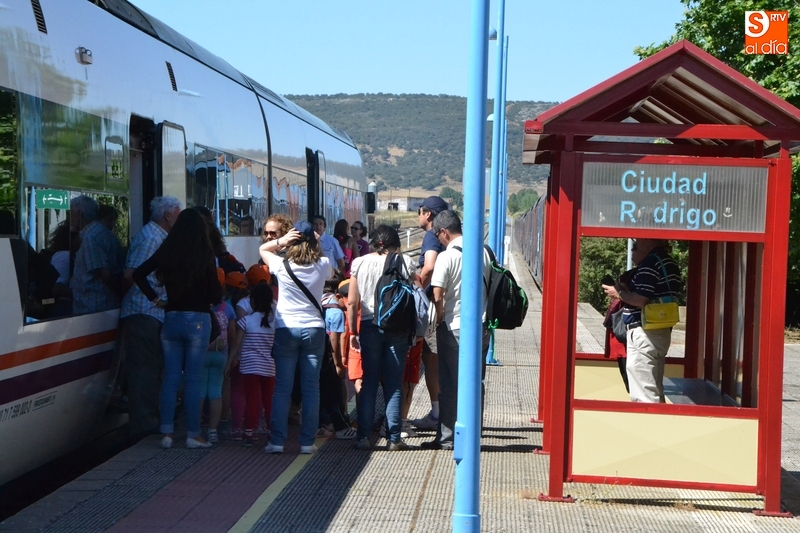 Tren de pasajeros en la estación de Ciudad Rodrigo