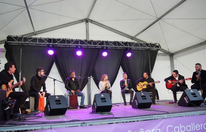 Gran animación en la Feria de Abril del Centro Comercial El Tormes  