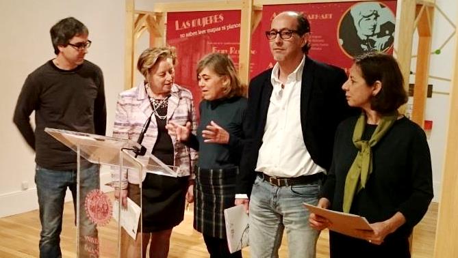 A la presentación de la muestra asistía Cristina Pita, vicerrectora de la Usal, junto a Manuel Heras, Josefina Cuesta, Raquel López y Juan Vicente Sánchez