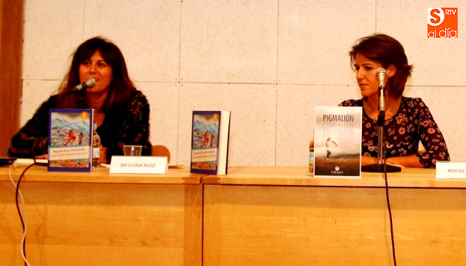  Begoña Ruiz y  Rocío Cruz, escritoras, en la Casa de las Conchas / Foto de David Fernández