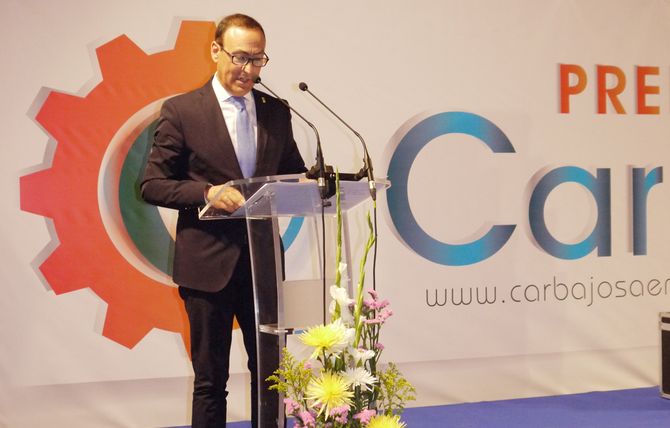 El alcalde de Carbajosa, en el acto de entrega de los premios del año pasado