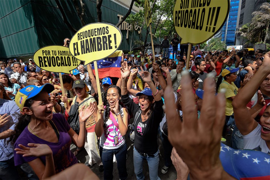 Foto 6 - ‘Genocidio en Venezuela’, clamor y protesta del escritor Rodolfo Izaguirre  