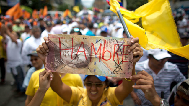 Foto 2 - ‘Genocidio en Venezuela’, clamor y protesta del escritor Rodolfo Izaguirre  