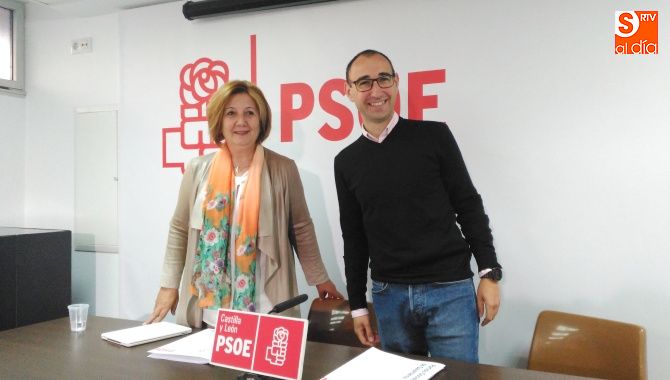 Rosa López y David Serrada, en la sede del Partido Socialista