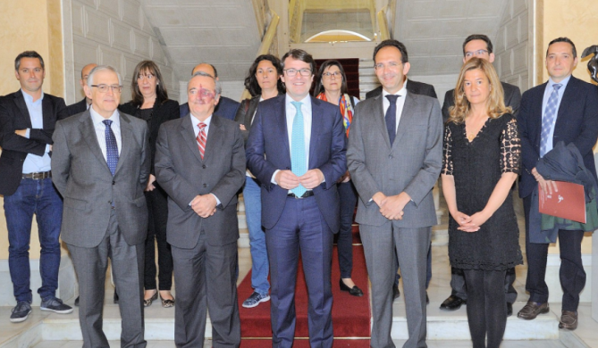 Presentación del comité científico que seleccionará a cinco investigadores