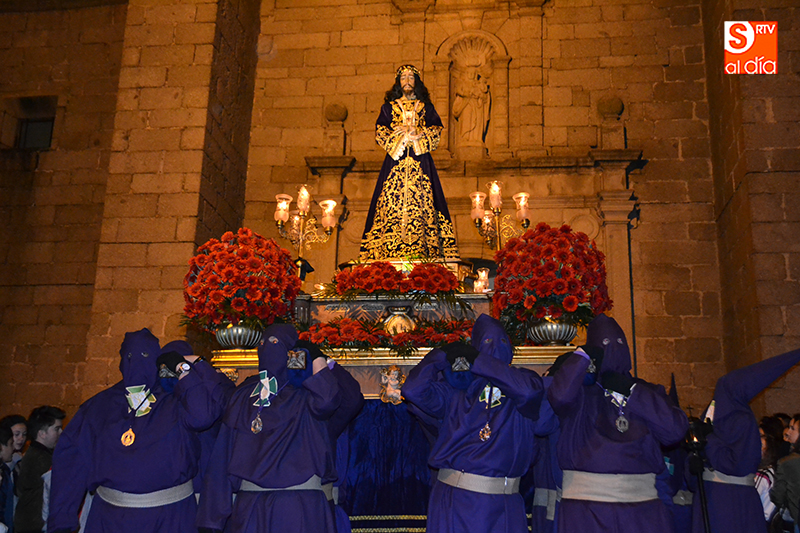 Los costaleros nazarenos han tomado la iniciativa para sustituir la actual carroza sobre la que procesiona la imagen