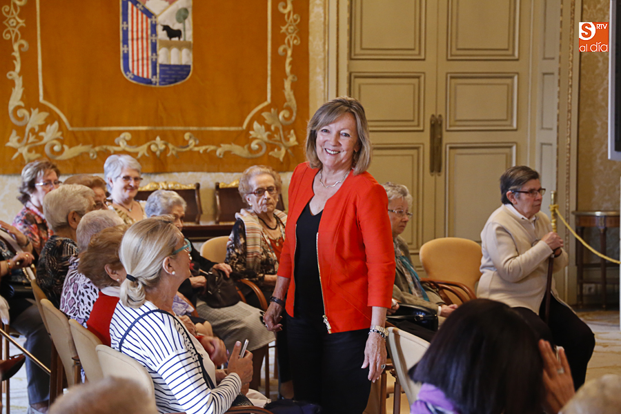 Acto de entrega del Carnet de Teleasistencia en el Ayuntamiento de Salamanca / Foto de Alejandro López