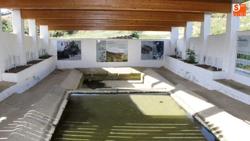 a Ruta de Las Lavanderas comienza en la fuente del Charaiz y se complementa con el mirador de Las Janas | CORRAL