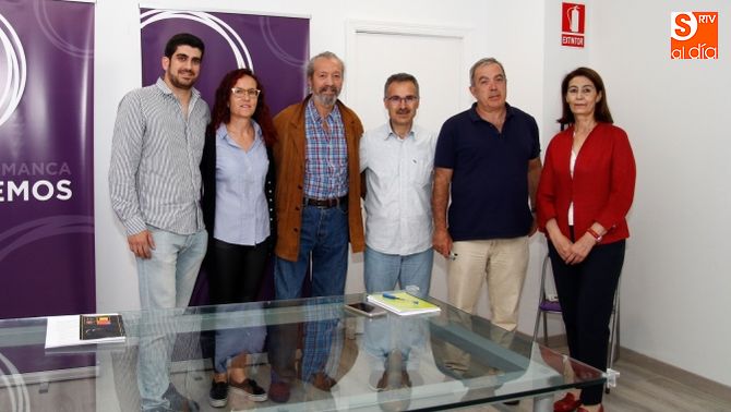 Nicanor Pastrana, (tercero, dcha.), candidato a la secretaría autonómica de Podemos