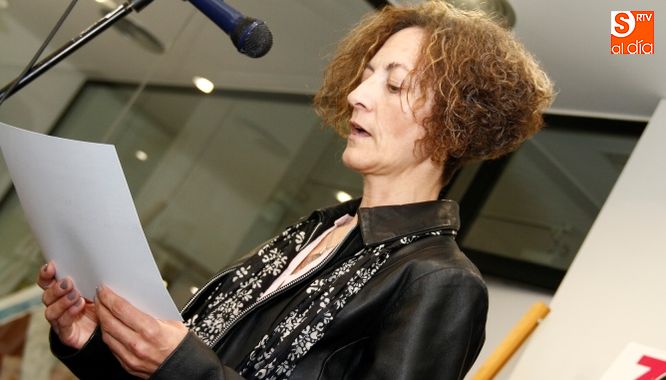 Esther Zárate Moya lee su obra ganadora. Fotos: David Fernández